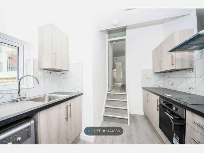 3 Bedroom Flat To Rent In Longbridge Road, Dagenham, RM8