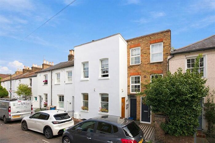 3 Bedroom Terraced House For Sale In Queens Road, East Sheen, SW14