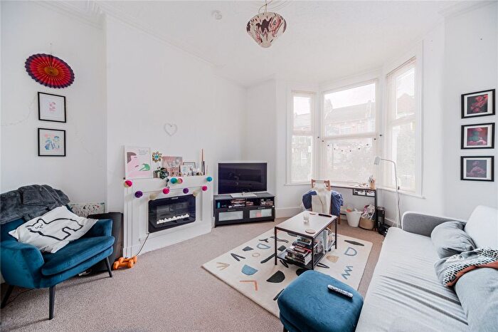1 Bedroom Flat For Sale In Cranleigh Road, London, N15