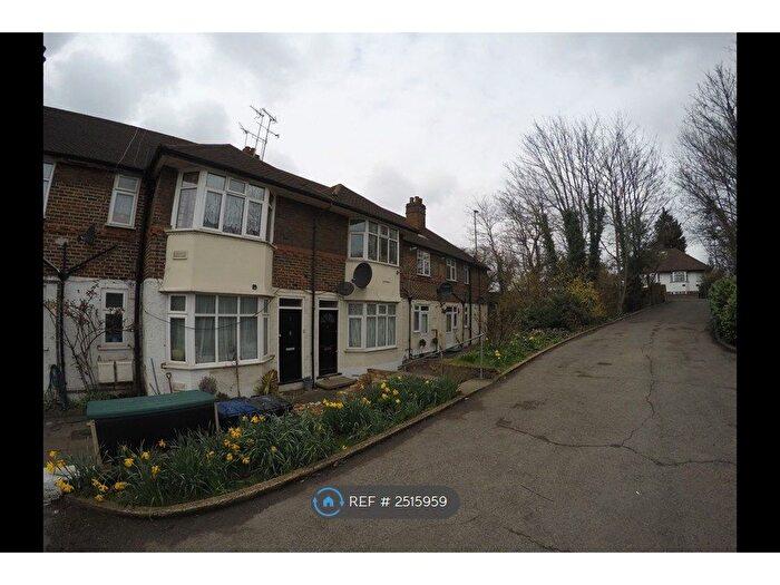 3 Bedroom Flat To Rent In Endersleigh Court, London, NW4