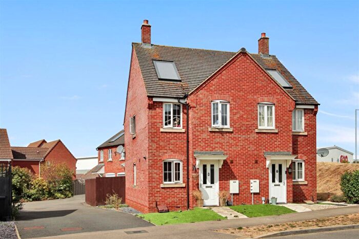 2 Bedroom Semi-Detached House For Sale In , Tyne Way, Rushden, NN10
