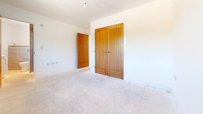 4 Bedroom Detached House For Sale In Markham Avenue, Weymouth, DT4