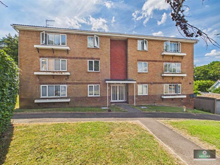1 Bedroom Flat To Rent In Balcombe Court, Pound Hill, RH10