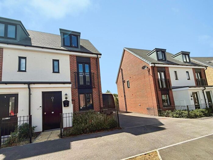 3 Bedroom Semi-Detached House For Sale In Grayling Avenue, Swindon, SN3