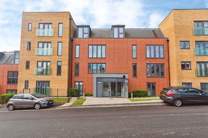 2 Bedroom Flat For Sale In New House Farm Drive, Northfield, Birmingham, B31