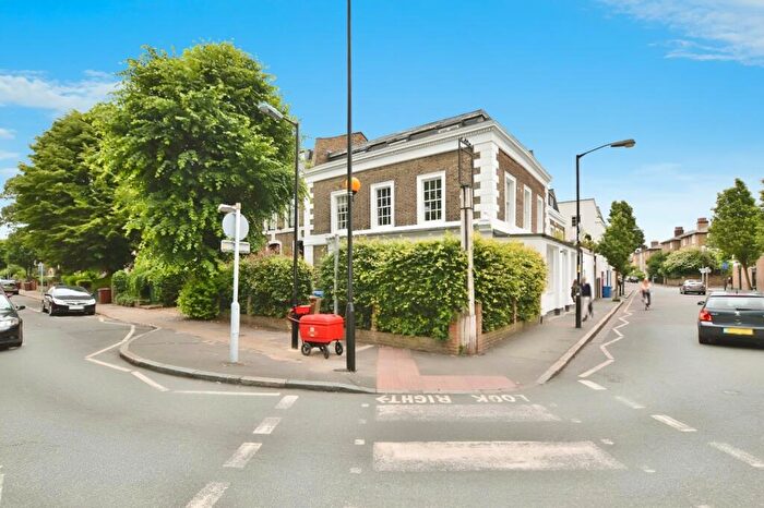 1 Bedroom Flat To Rent In Lyndhurst Way Peckham, SE15