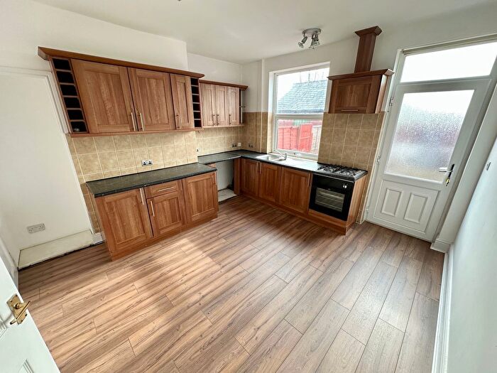 2 Bedroom Property To Rent In Ashdown Road, Wakefield, WF1