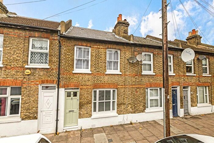 2 Bedroom Flat To Rent In Besley Street, Streatham, SW16