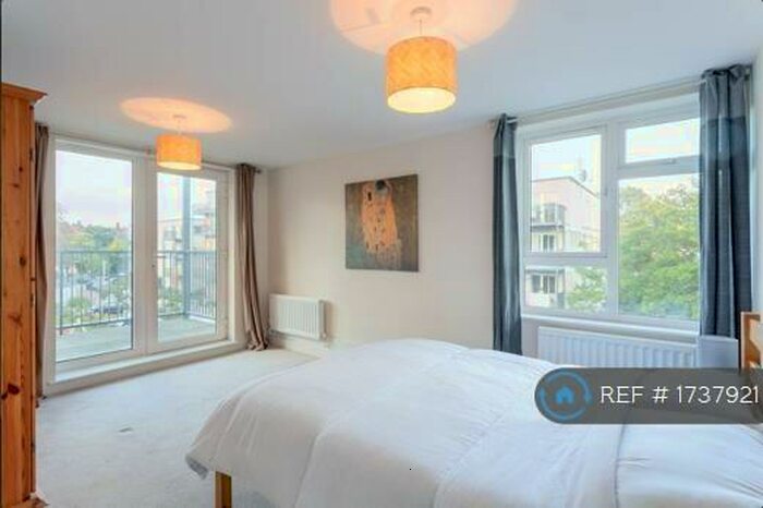 3 Bedroom Flat To Rent In Limerick Close, London, SW12