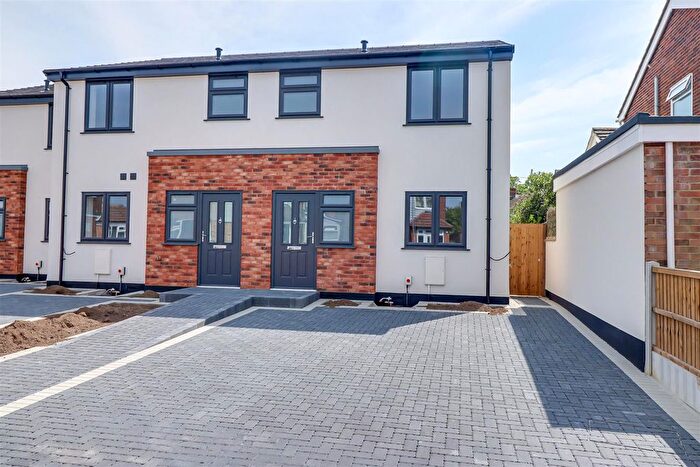 3 Bedroom End Terrace House For Sale In Foxmeadows, Benfleet, SS7