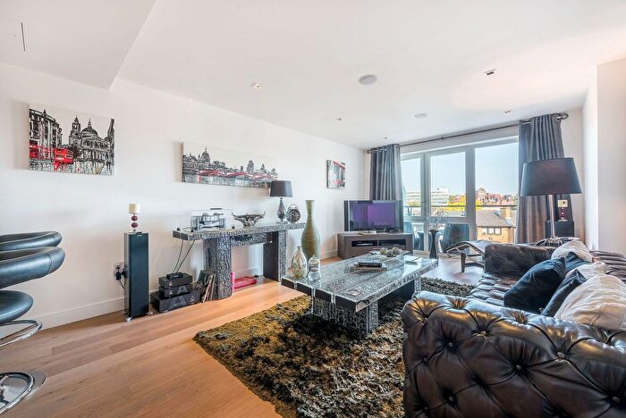 2 Bedroom Flat To Rent In Kew Bridge Road, Chiswick, Brentford, TW8