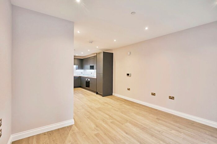1 Bedroom Flat For Sale In Earlham Grove, London, E7