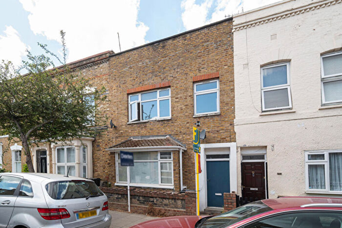 5 Bedroom Terraced House For Sale In Wayland Avenue, Hackney, London, E8