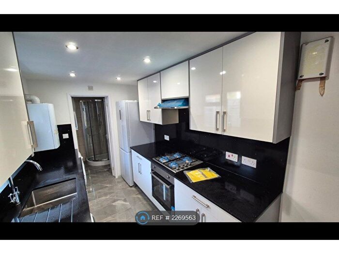 4 Bedroom Semi-Detached House To Rent In Eldon Terrace, Reading, RG1