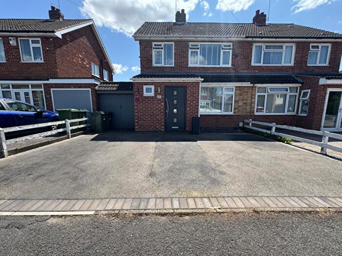 3 Bedroom Semi-Detached House For Sale In Hawthorn Drive, Leicester, LE8