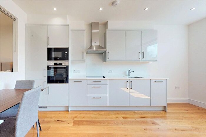 1 Bedroom Flat To Rent In Park Avenue, Bushey, WD23