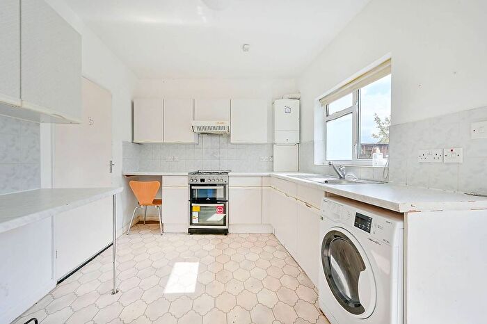 4 Bedroom Property To Rent In Long Drive, Acton, London, W3