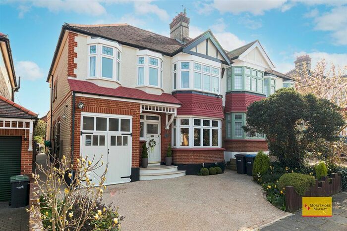 4 Bedroom Semi-Detached House To Rent In Hillcrest, London, N21