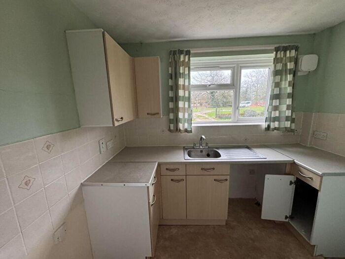 1 Bedroom Bungalow For Sale In Stephens Firs, Mortimer, Reading, Berkshire, RG7