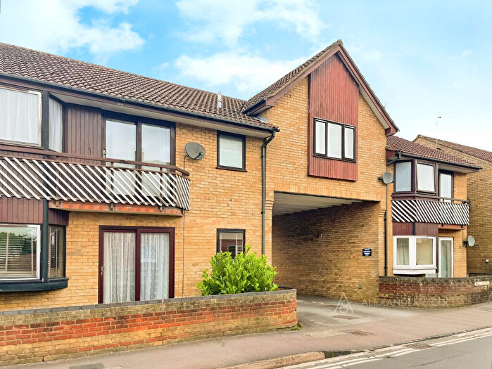 1 Bedroom Flat To Rent In Bell Lodge, Bardwell Terrace, Bicester, OX26