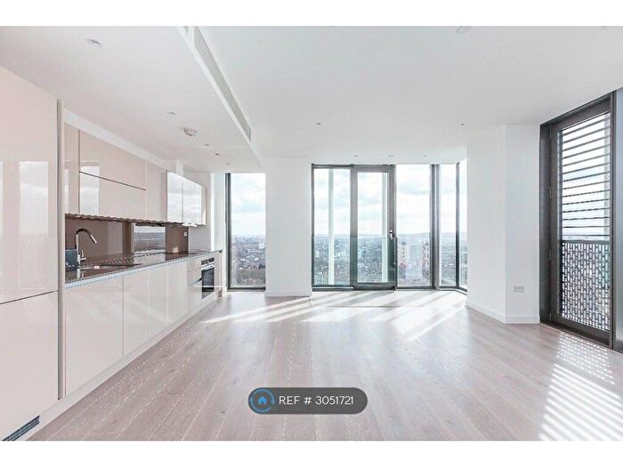 3 Bedroom Flat To Rent In Stratosphere Tower, London, E15