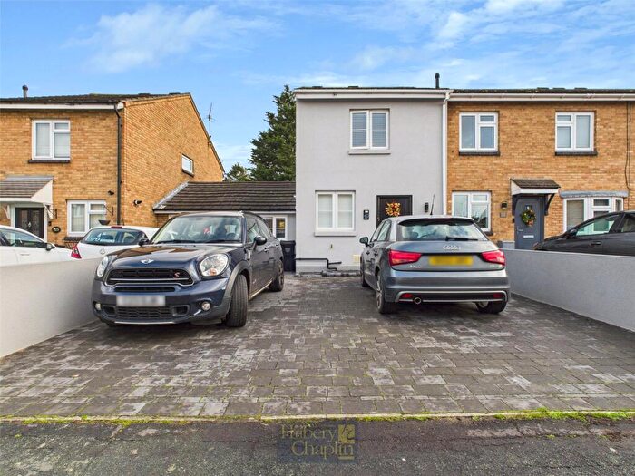 2 Bedroom End Of Terrace House For Sale In Queens Road, Basildon, Essex, SS15