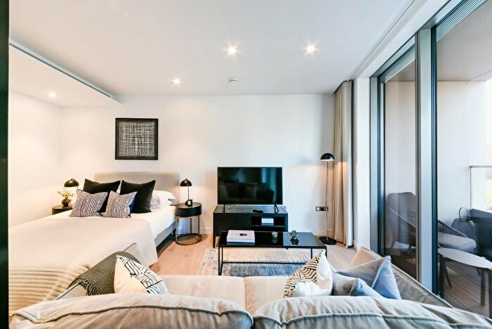 Apartment To Rent In Water Street, London, E14