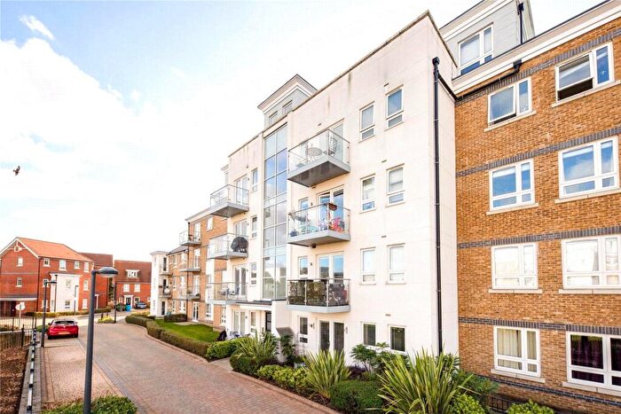 2 Bedroom Apartment To Rent In Heron Way, Maidenhead, Berkshire, SL6