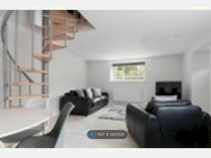 2 Bedroom Maisonette To Rent In High Street, Auchterarder PH3