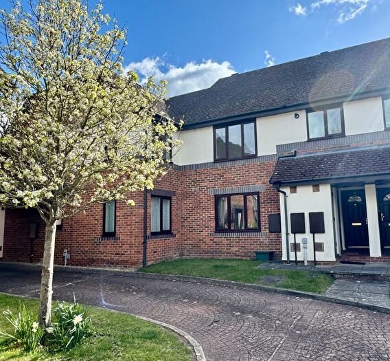 2 Bedroom Flat For Sale In Oldfield View, Hartley Wintney, Hook, RG27