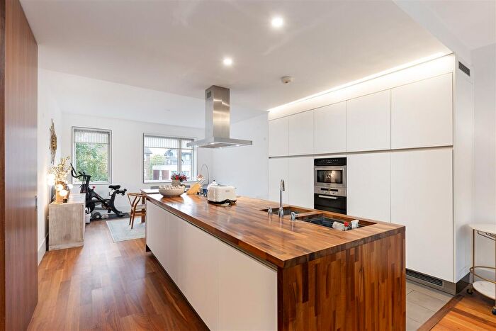 2 Bedroom Flat To Rent In Carlton Drive, London, SW15