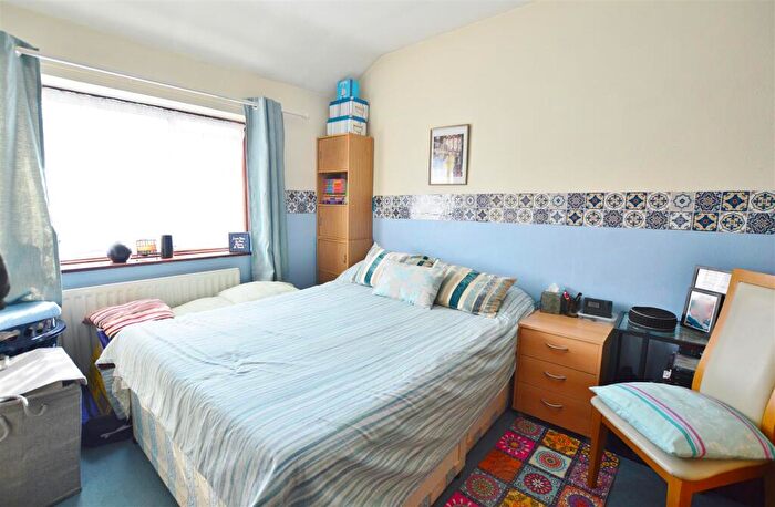 2 Bedroom Terraced House For Sale In Gascons Grove, Slough, SL2