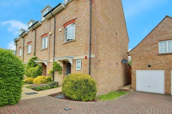 3 Bedroom Town House To Rent In Coneygeare Court, Eynesbury, St. Neots, PE19