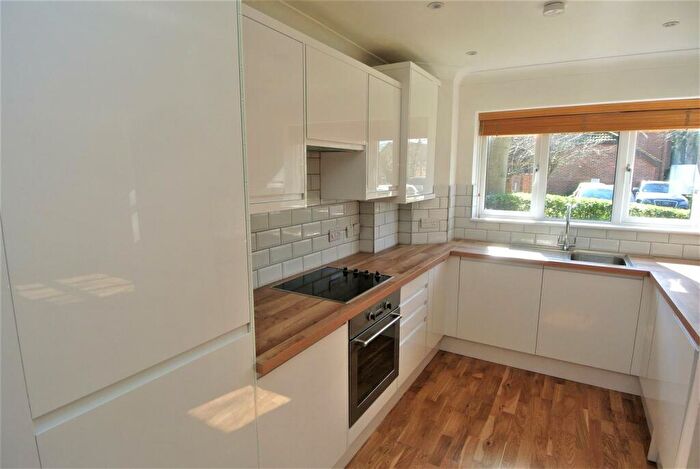 2 Bedroom Apartment To Rent In Weybridge, KT13