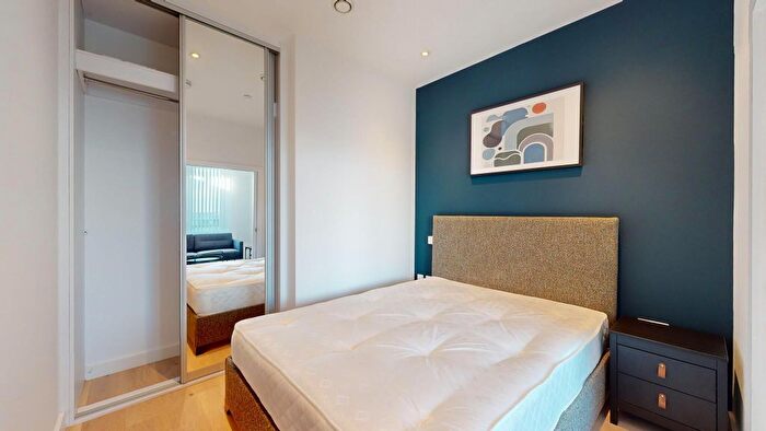 1 Bedroom Flat To Rent In Great West Road, Hounslow, TW5