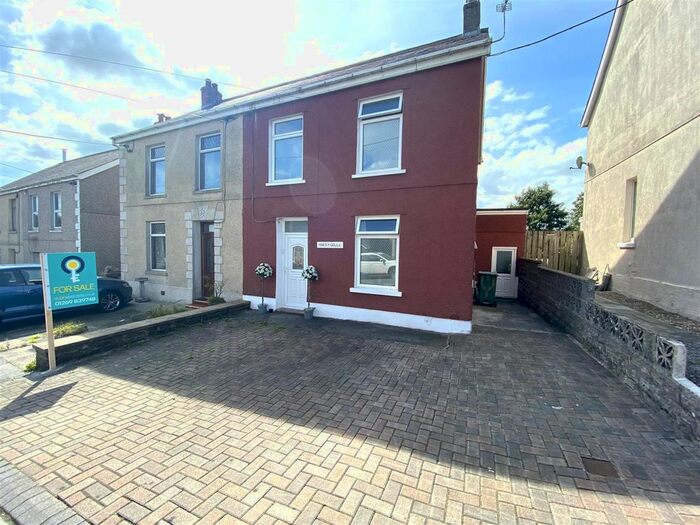 4 Bedroom Semi-Detached House For Sale In Heol Y Deri, Cwmgwili, Llanelli, SA14