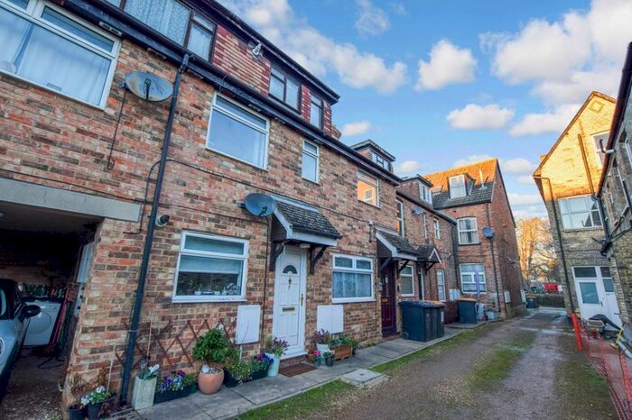 1 Bedroom Flat To Rent In Clapham Road, Bedford MK41