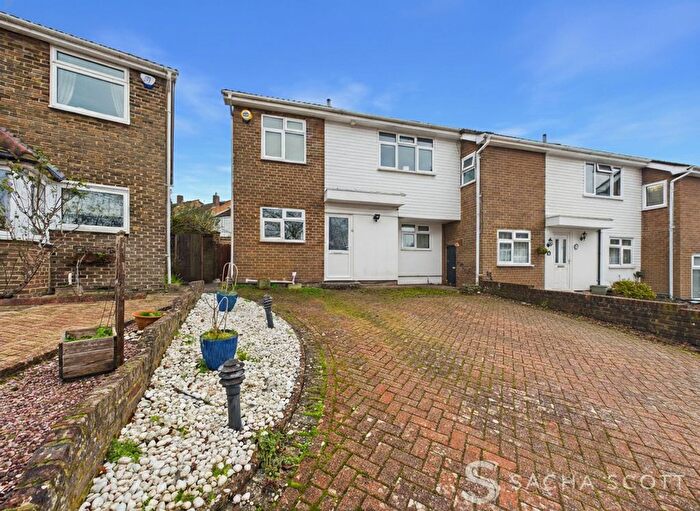 5 Bedroom End Of Terrace House For Sale In Harkness Close, Epsom, KT17