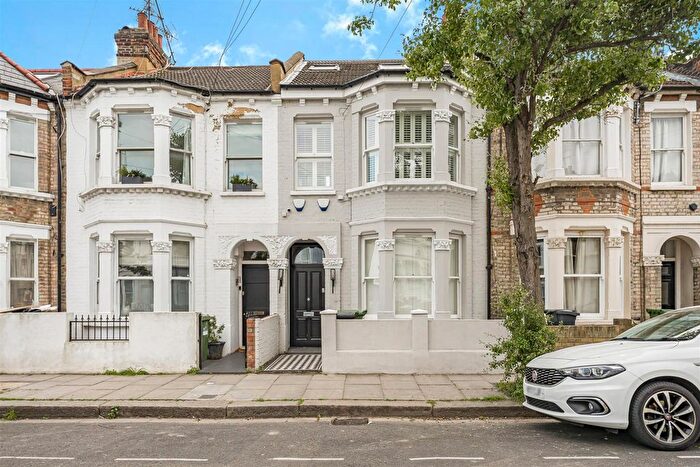 3 Bedroom Flat For Sale In Glenrosa Street, Sands End, SW6