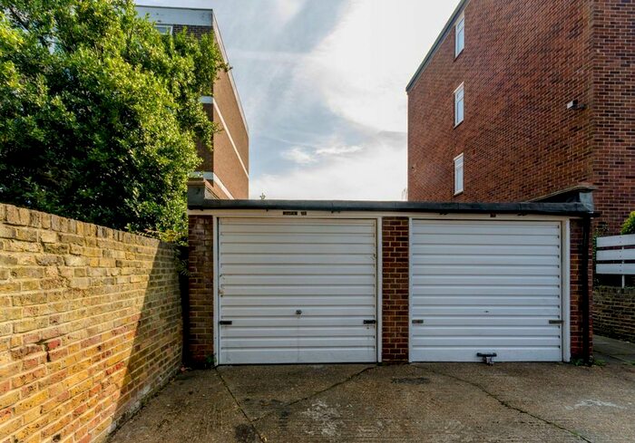 Parking/garage To Rent In Carlton Drive, Putney, London, SW15