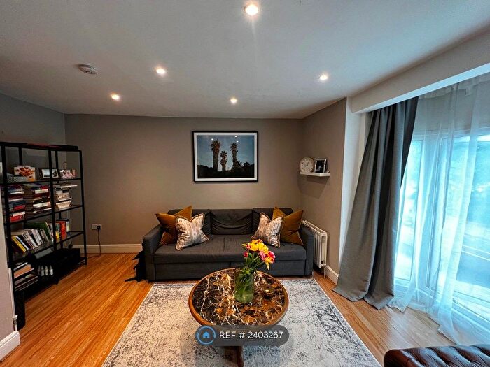 1 Bedroom Flat To Rent In Battersea Park Road, London, SW11