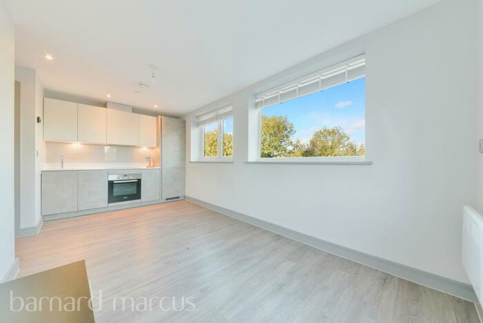 1 Bedroom Apartment To Rent In Park Terrace, Worcester Park, KT4