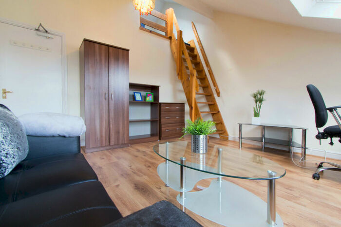 1 Bedroom Flat To Rent In Moor View, Leeds, LS6