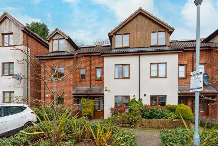 4 Bedroom Town House To Rent In John North Close, High Wycombe, HP11