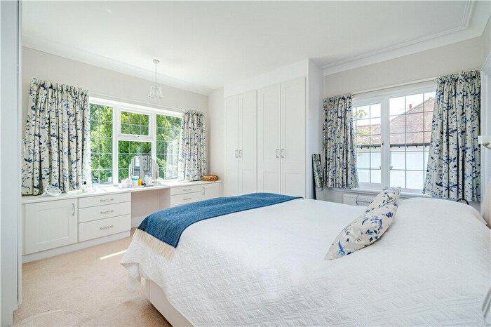 2 Bedroom Apartment For Sale In St. Helens Lane, Leeds, West Yorkshire, LS16