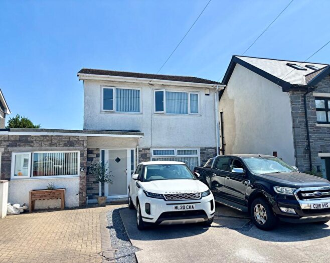 4 Bedroom Semi-Detached House For Sale In Neath Road, Pontardawe, Swansea., SA8