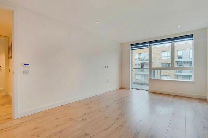 2 Bedroom Flat To Rent In High Street, Harringay, London, N8