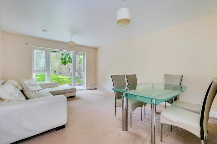 2 Bedroom Flat To Rent In Montrell Road, London, SW2