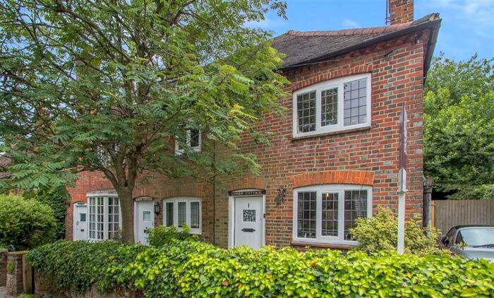 2 Bedroom Cottage To Rent In High Street, Oxted, Surrey, RH8