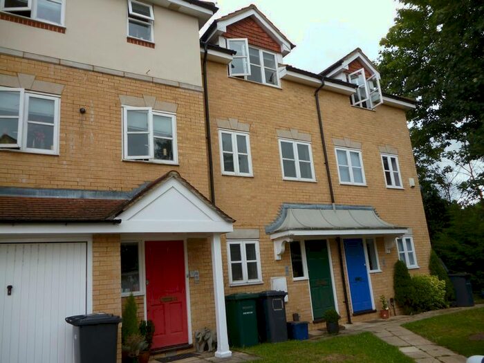 4 Bedroom Town House To Rent In Grenville Place, London, NW7